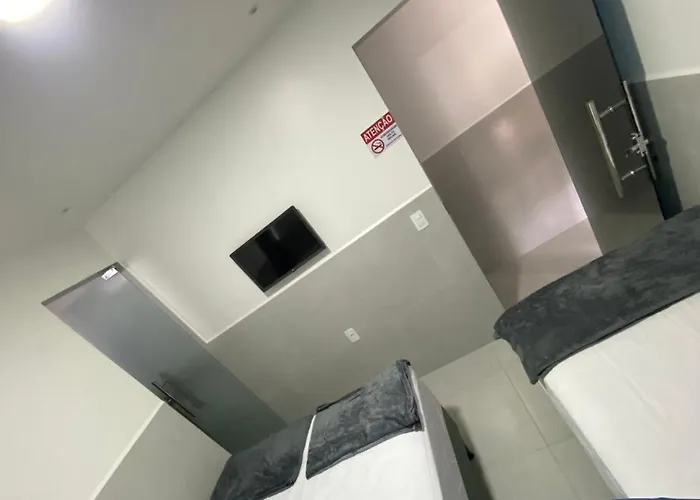 Suíte com banheiro privativo em Pousada recém construída,a 500mts do pátio do forró