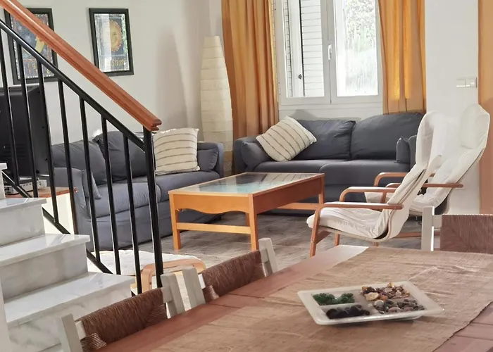 Duplex en urbanización con piscina comunitaria y wifi