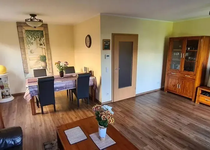 Modern Townhouse, Quiet And Close To The Centre.