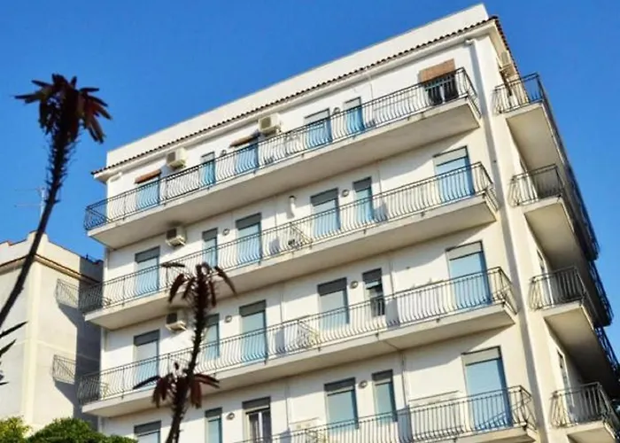 Gianni House Backpackers Hostel