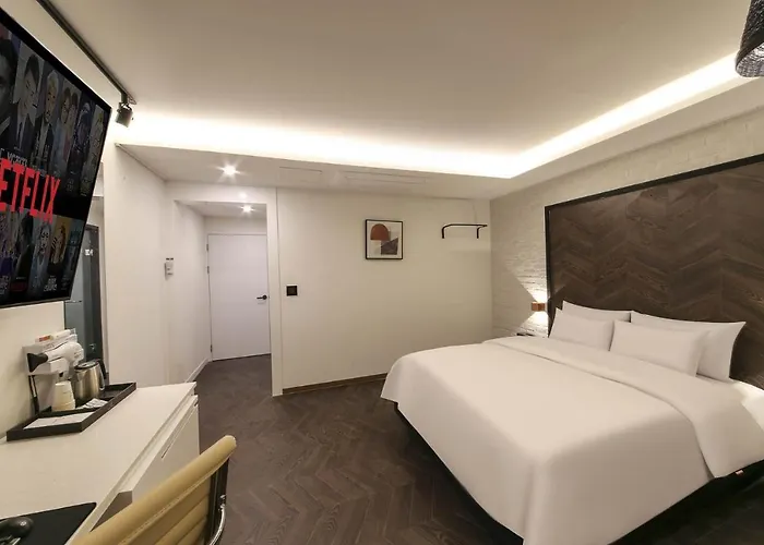 Aden Hotel