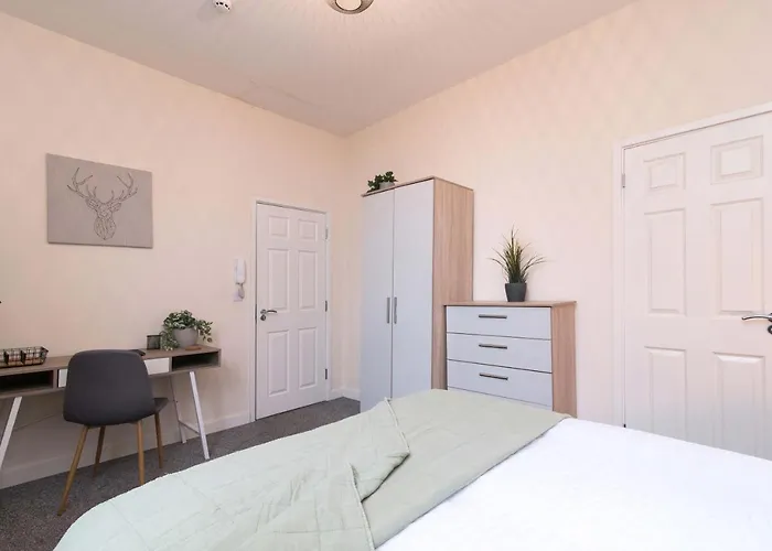 Cheerful Double En-Suite Room With Free Wifi