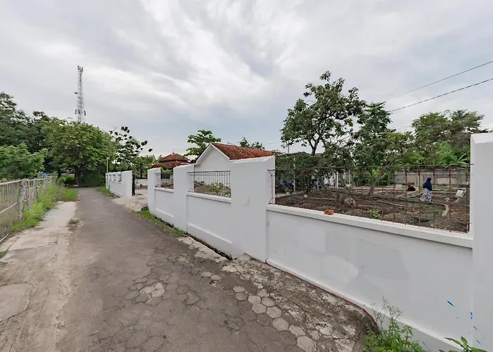 Reddoorz Syariah Near Alun Alun Ciledug Cirebon