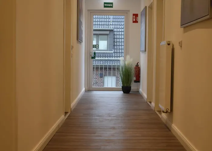Hotel Sonnenschein - Spielerei im Sonnenschein