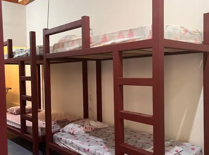 Hostel Tuanis Surf Camp