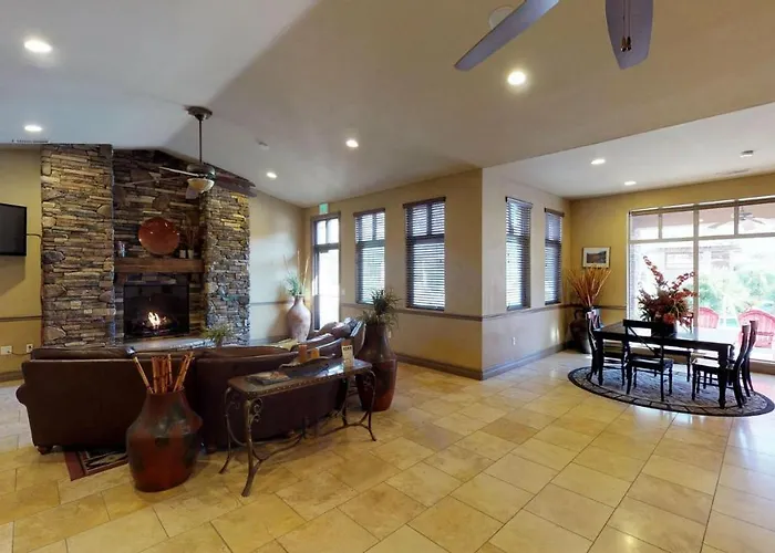 D13-Amazing Red Cliff View-Third Floor 3-Bedroom Sunset View