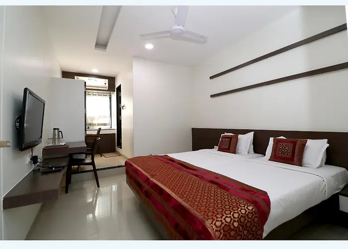 Hotel Girnar