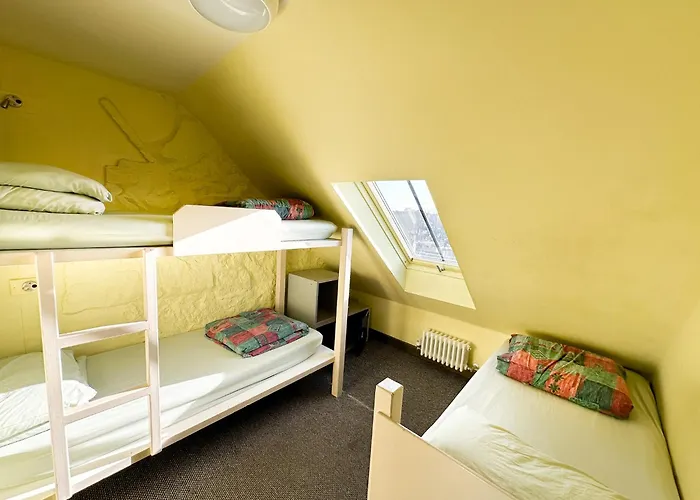Castle Rock Hostel - Adults Only