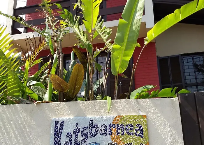 Katsbarnea Hostel