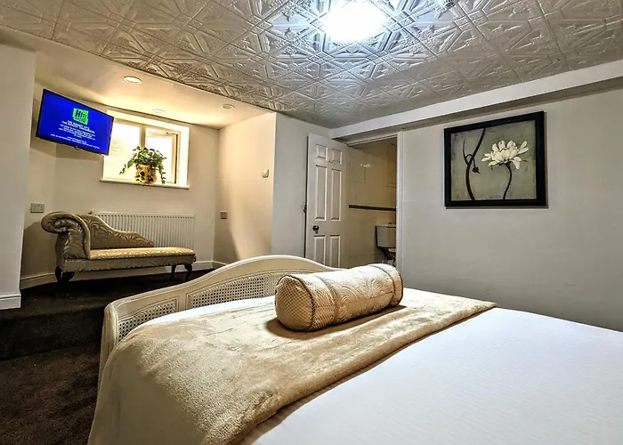 Brookside Hotel & Restaurant