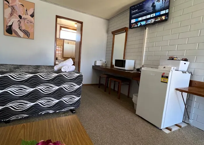 Century Motor Inn, Finley