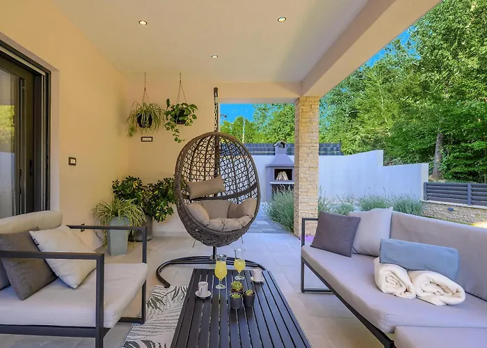 Luxury Villa Oriolus, heated pool, sauna, Split