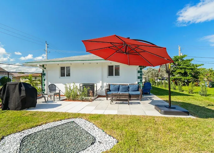 Roxanas 3Bed 2Bath Home With Modern Interior And Bbq Backyard