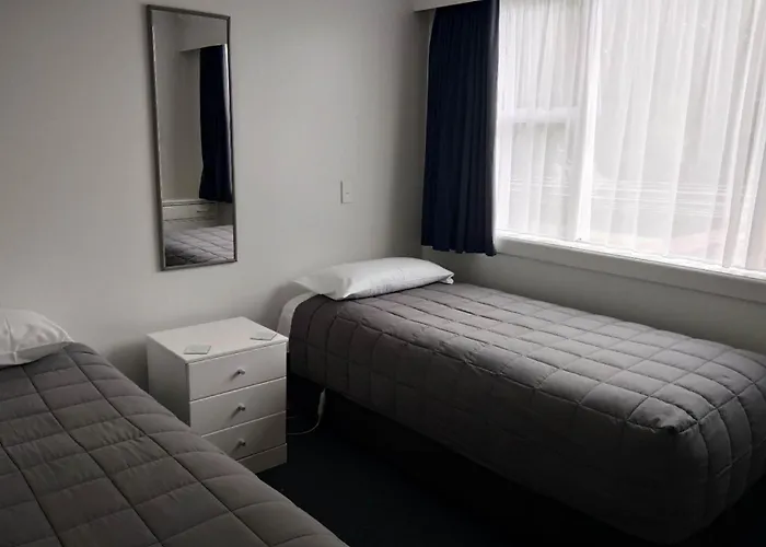 Queens Park Motels