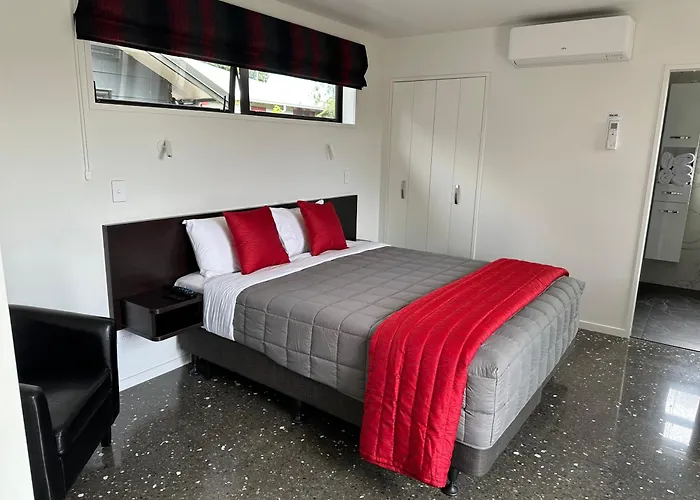 Middle Park Motel