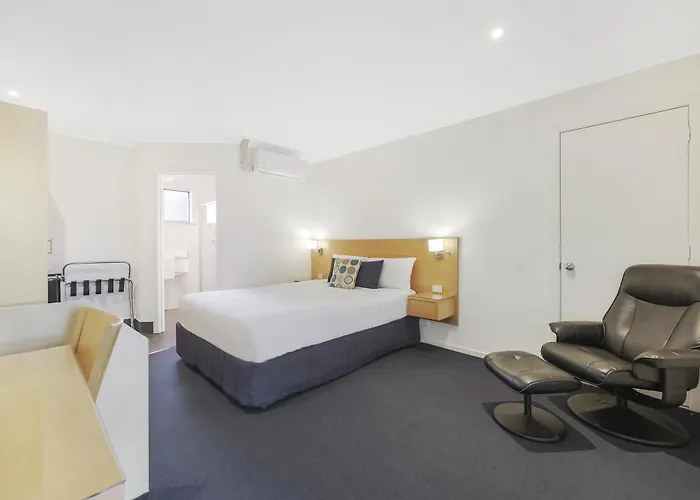 Hamilton Townhouse Motel