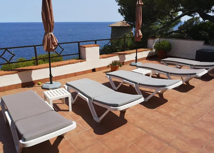 Villa Transatlantique En Premiere Ligne De Mer Dite Villa Esmeralda