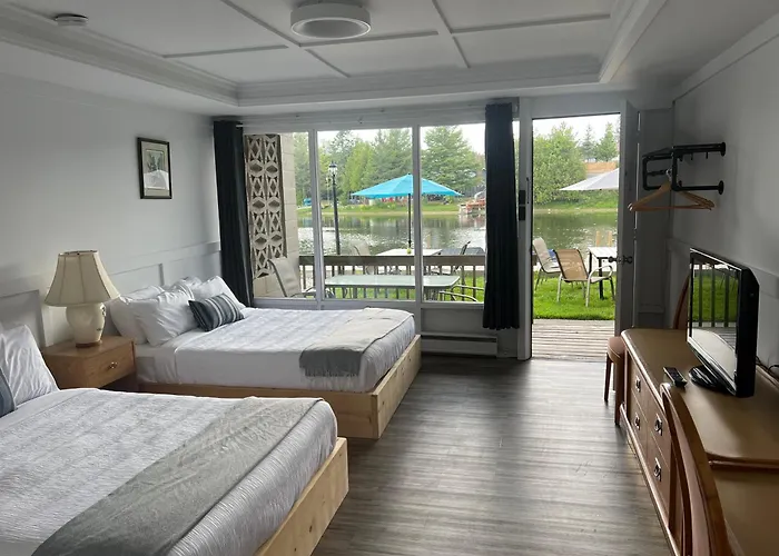 Kit Wat Motel & Marina