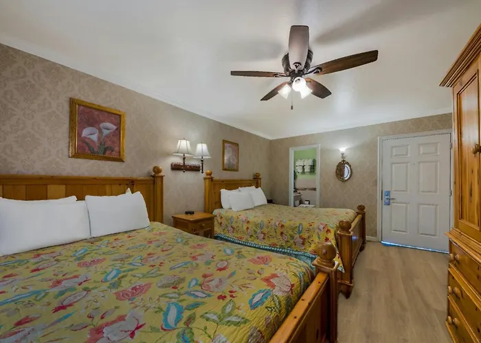 Carmel Inn & Suites