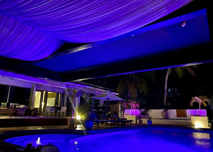 Boutique Beachfront Hotel On Isla Contadora