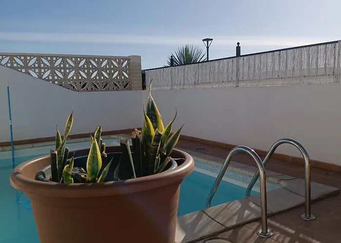 Moana Surf House