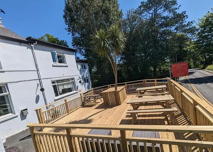 Cottage Court Hotel