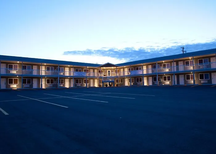 Shoreside Inn & Suites