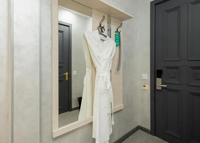 "Rush Hotel"