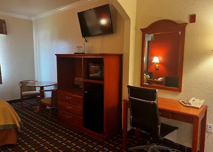 Super 8 By Wyndham Brookshire Tx