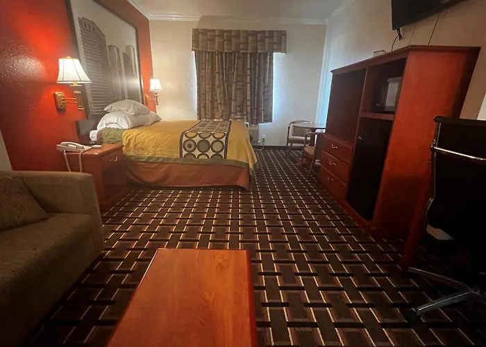 Super 8 By Wyndham Brookshire Tx