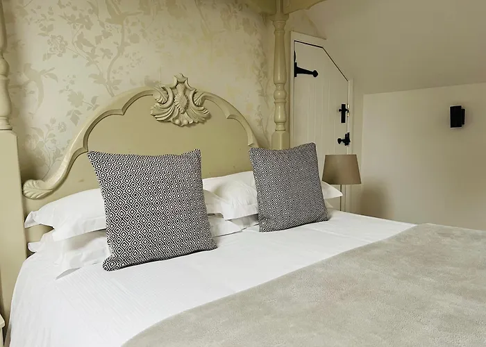 Cottage Lodge Hotel