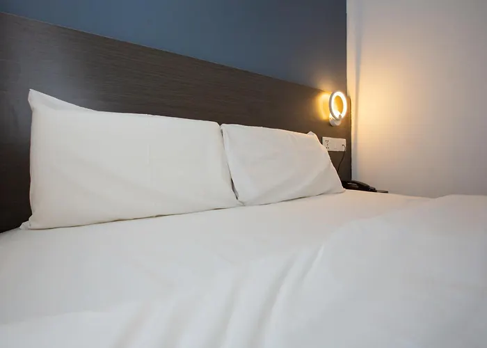 1 Hotel Signature