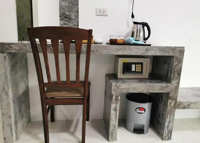 Lanta Long Beach Hostel
