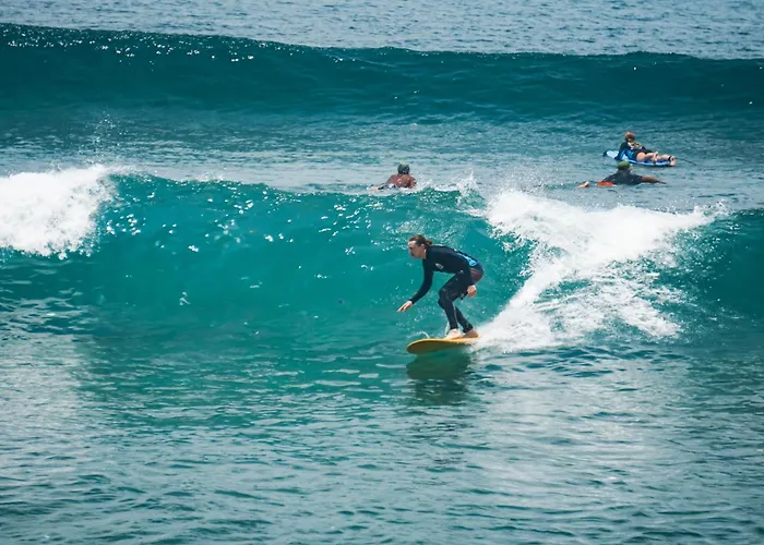 Surf & Party - Hostel Somewhere Else