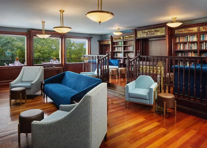Irish Cottage Inn & Suites