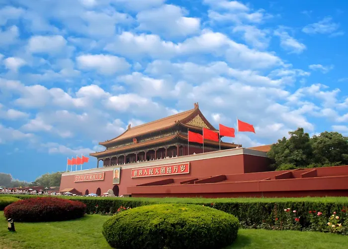 Happy Dragon Hotel: Central Location, English-Speaking Staff & Tour Services