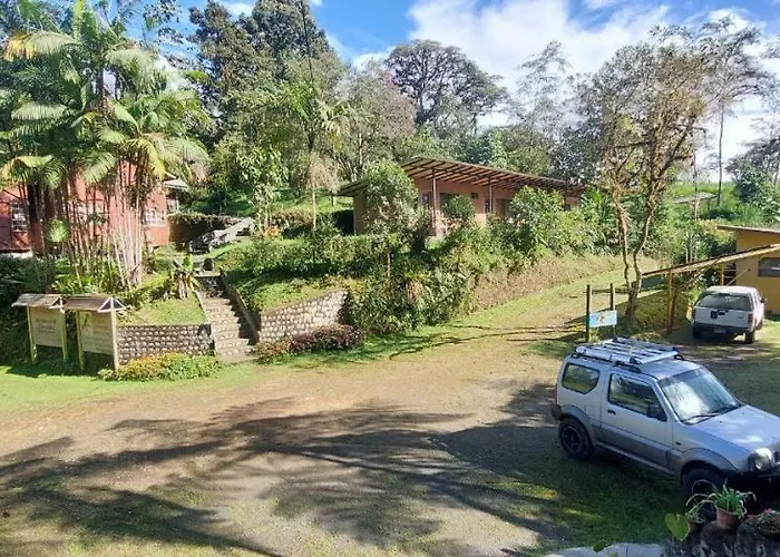 Mindo Loma Bird Lodge