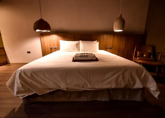 Two Couples Leisure Art Motel