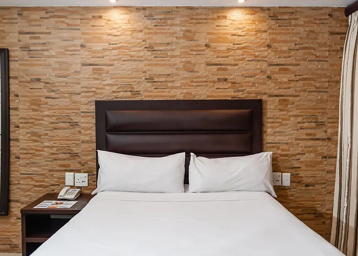 Bayside Hotel & Self Catering 110 West Street