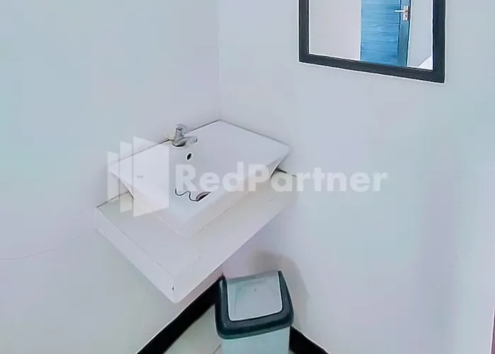 Indah Savana Hotel Mitra Reddoorz