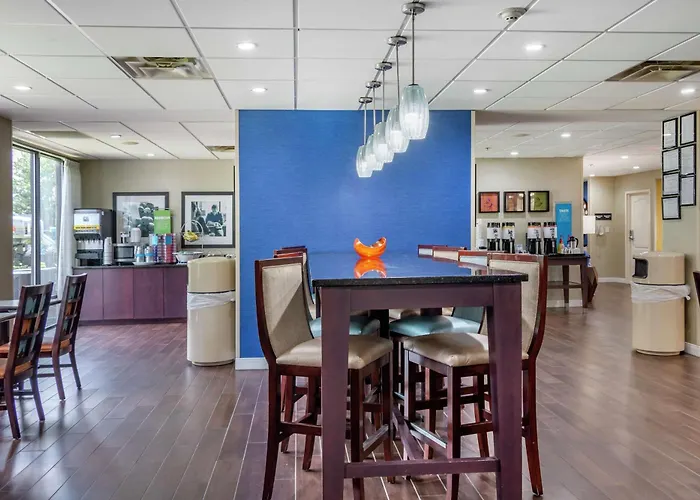 Hampton Inn Adel
