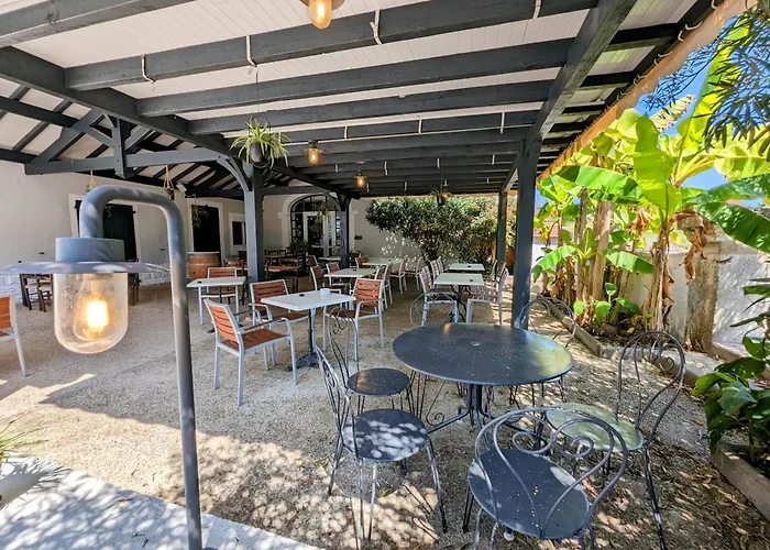 Logis Auberge Du Relais - Hotel & Restaurant