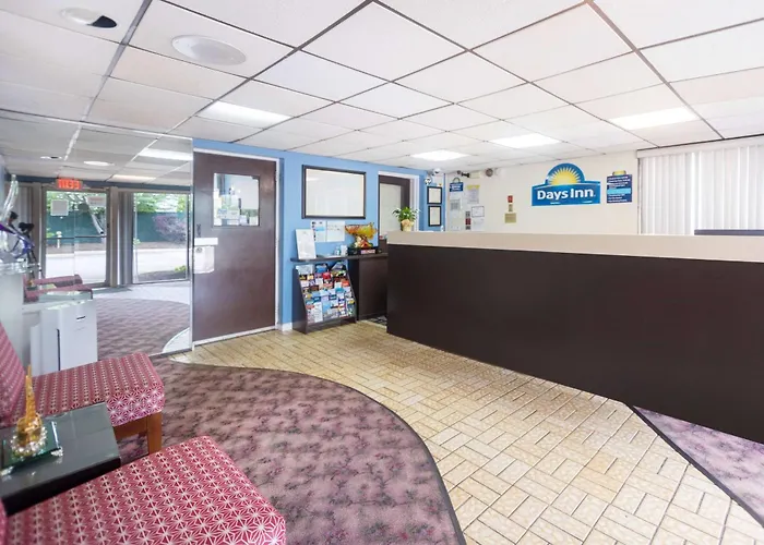 Days Inn By Wyndham Hicksville Long Island
