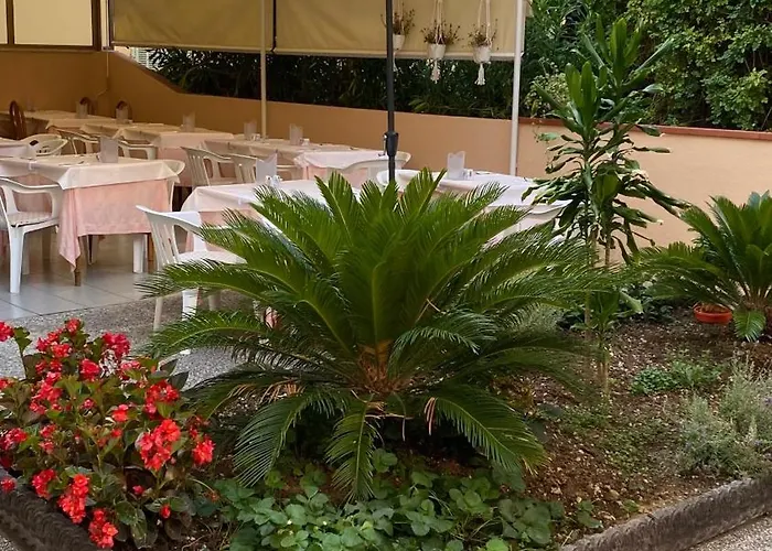Hotel Fiorenza & Banksia Meuble