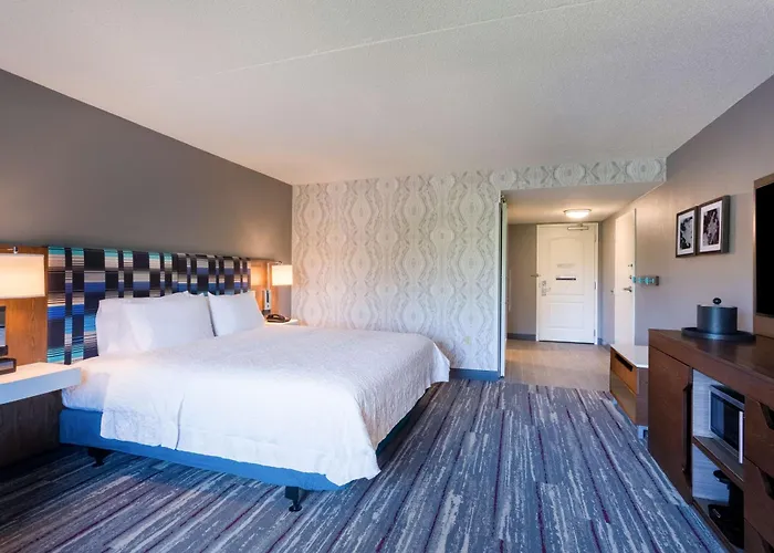 Hampton Inn & Suites Herndon-Reston