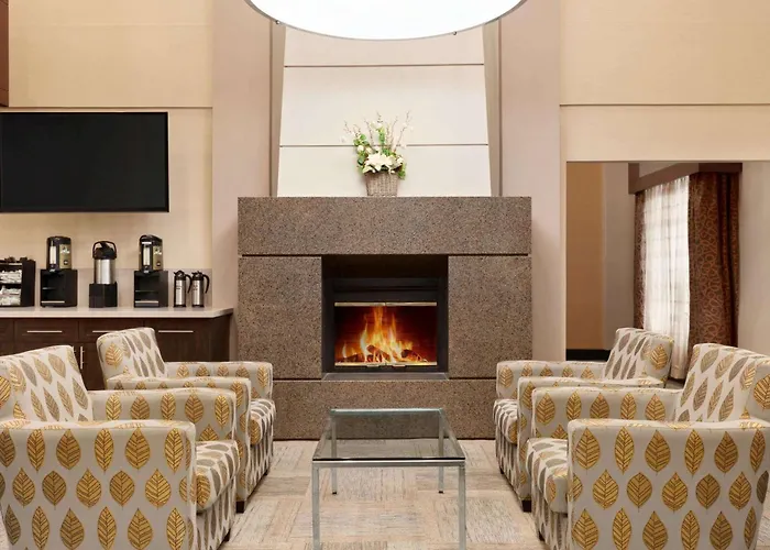 Travelodge By Wyndham Oshawa Whitby