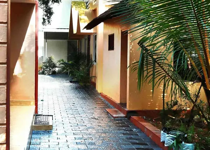Back Packers Cochin Villa
