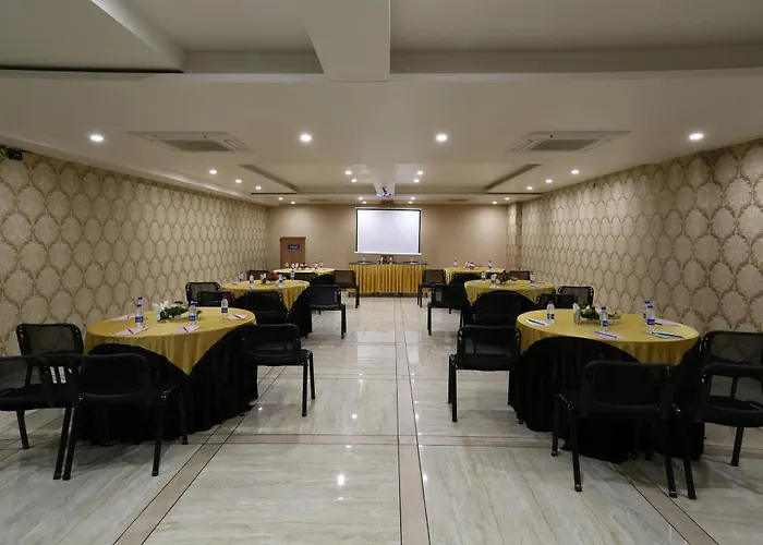 Grand Kailash Hotel