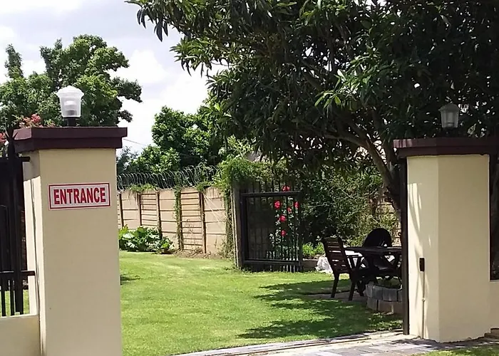 Kwa-Dlamathe Guesthouse