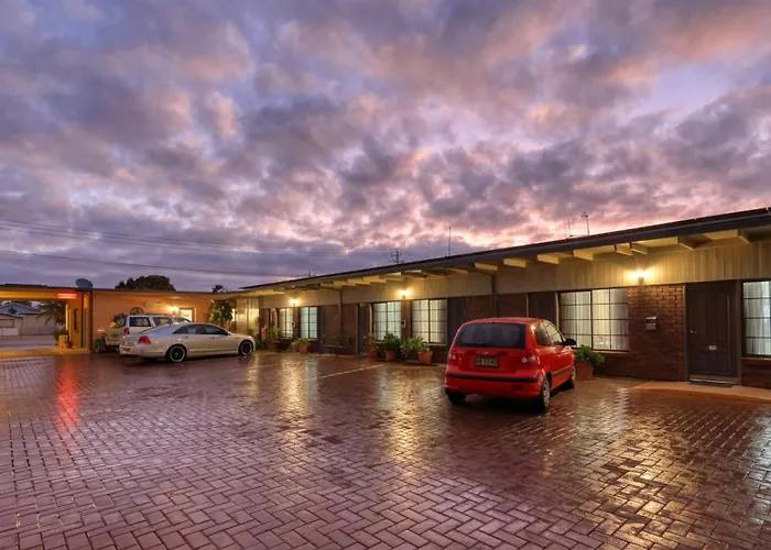Oasis Motor Inn
